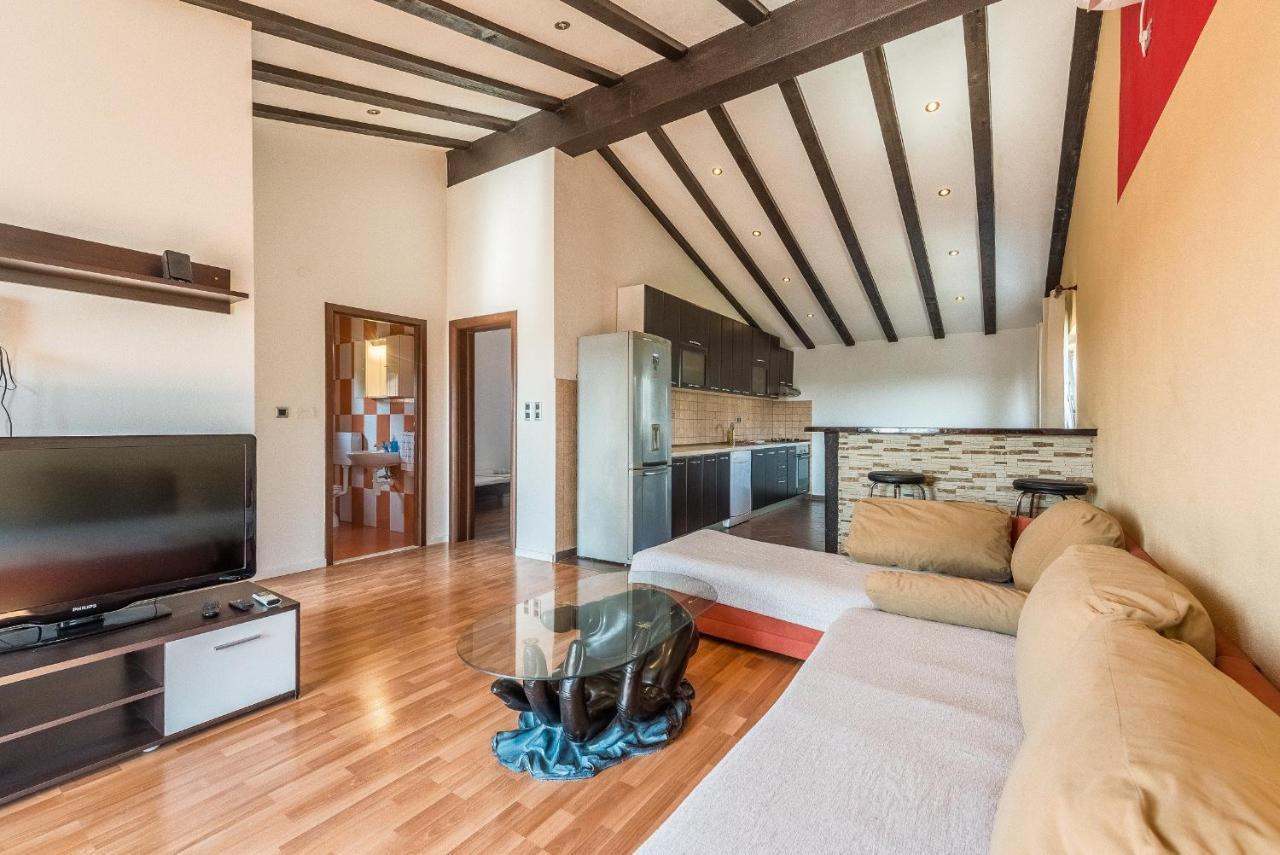 Apartments Tonci Og 오크루그고른지 외부 사진