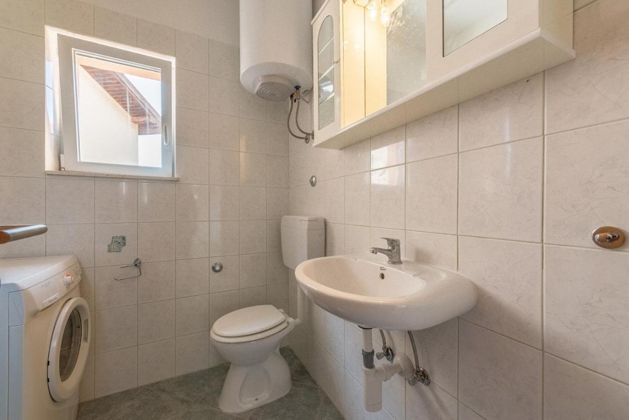 Apartments Tonci Og 오크루그고른지 외부 사진