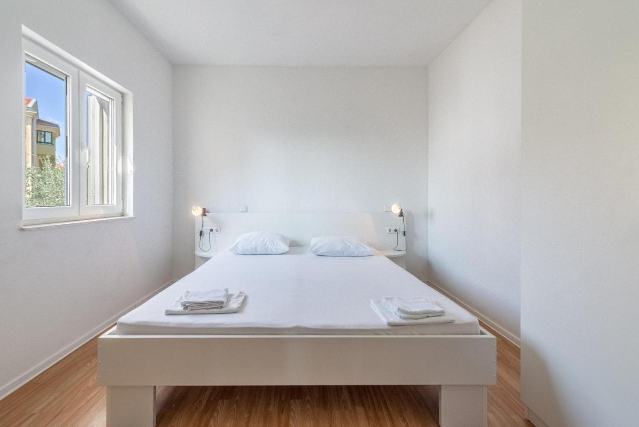 Apartments Tonci Og 오크루그고른지 외부 사진