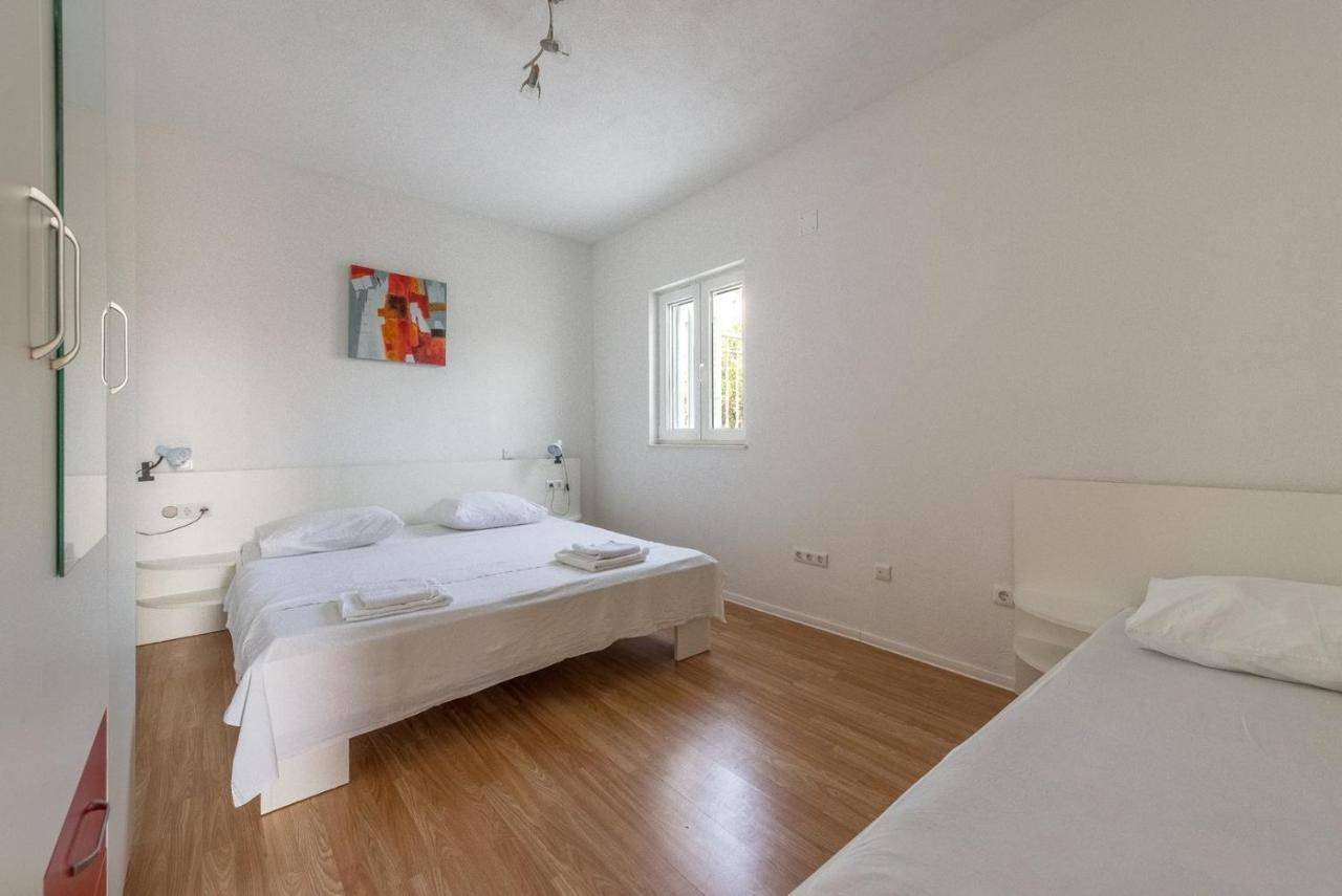 Apartments Tonci Og 오크루그고른지 외부 사진