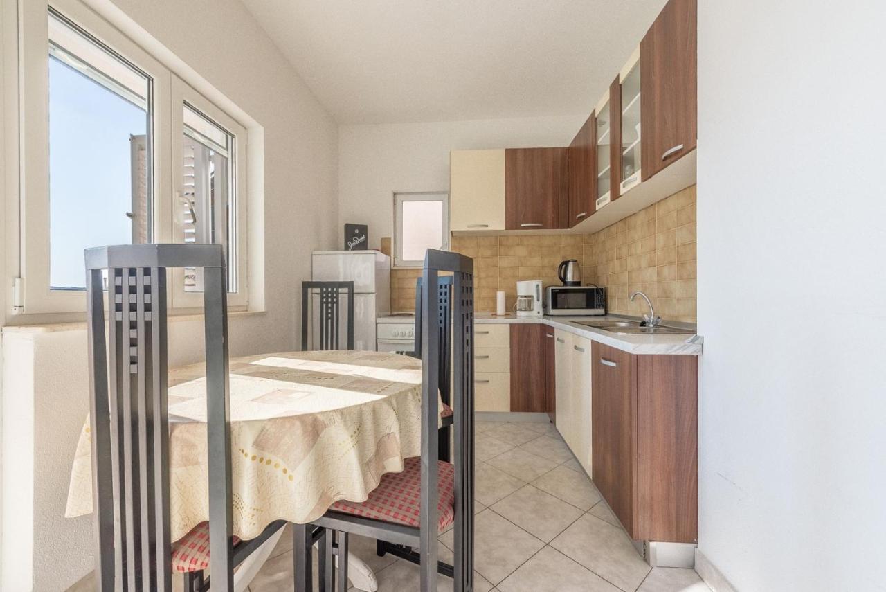 Apartments Tonci Og 오크루그고른지 외부 사진